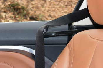 BMW 420d xDrive - emniyet kemeri mekanizması