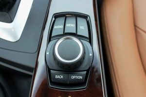 BMW 420d xDrive - iç kontrol dügmesi