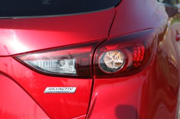 Yeni Mazda3 arka far
