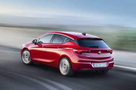 Yeni Opel Astra-arka