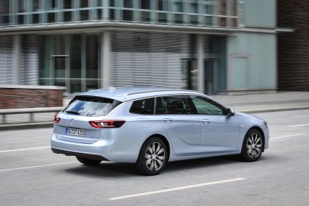 Showing the tail-lights to the competition: The new Opel Insignia (here the Sports Tourer station wagon) has defeated various rivals in comparison tests carried out by automotive media.