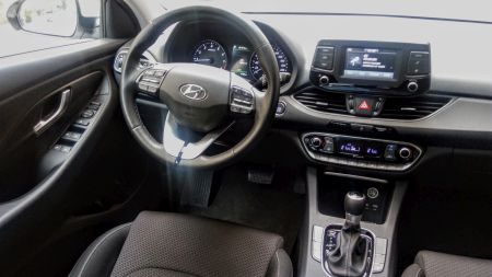 Hyundai i30 1.4 Elite DCT -kokpit